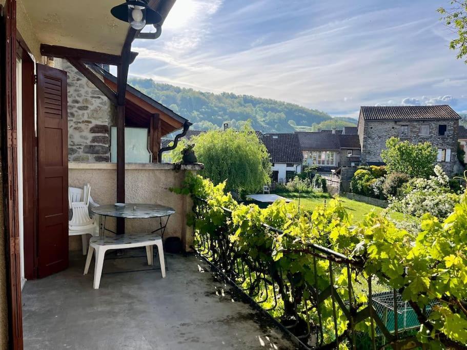 La Petite Ourse Maison De Village A Oust エクステリア 写真