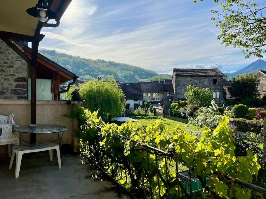 La Petite Ourse Maison De Village A Oust エクステリア 写真